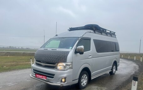 Toyota HiAce H200, 2013 год, 2 700 000 рублей, 1 фотография