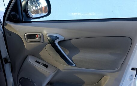 Toyota RAV4, 2003 год, 990 000 рублей, 8 фотография