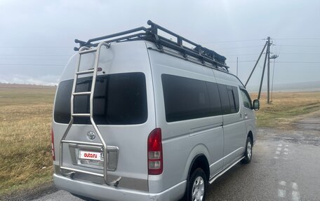 Toyota HiAce H200, 2013 год, 2 700 000 рублей, 4 фотография