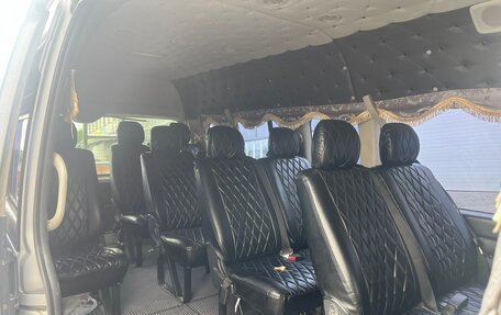 Toyota HiAce H200, 2013 год, 2 700 000 рублей, 6 фотография