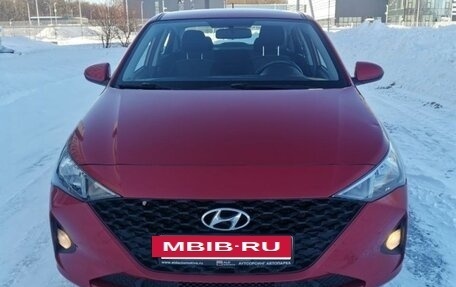 Hyundai Solaris II рестайлинг, 2021 год, 1 380 000 рублей, 2 фотография