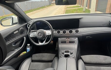 Mercedes-Benz E-Класс, 2020 год, 4 500 000 рублей, 10 фотография