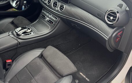 Mercedes-Benz E-Класс, 2020 год, 4 500 000 рублей, 12 фотография