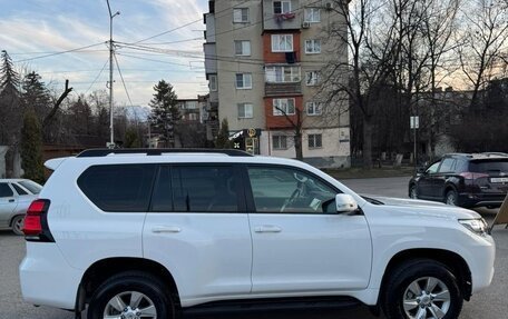 Toyota Land Cruiser Prado 150 рестайлинг 2, 2022 год, 6 150 000 рублей, 4 фотография
