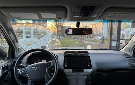 Toyota Land Cruiser Prado 150 рестайлинг 2, 2022 год, 6 150 000 рублей, 3 фотография