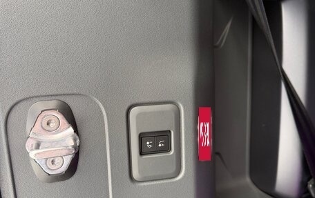 Land Rover Defender II, 2021 год, 6 900 000 рублей, 14 фотография