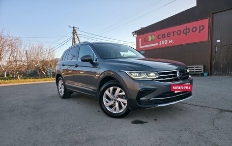 Volkswagen Tiguan II, 2021 год, 4 100 000 рублей, 4 фотография