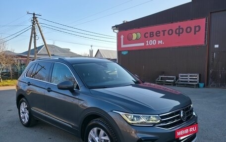 Volkswagen Tiguan II, 2021 год, 4 100 000 рублей, 2 фотография