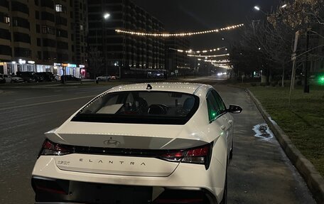 Hyundai Elantra, 2023 год, 2 300 000 рублей, 6 фотография