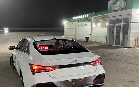 Hyundai Elantra, 2023 год, 2 300 000 рублей, 3 фотография