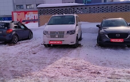 Volkswagen Multivan T6 рестайлинг, 2021 год, 4 850 000 рублей, 2 фотография