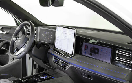 Volkswagen Tiguan, 2024 год, 4 900 000 рублей, 7 фотография