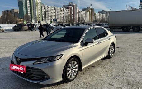 Toyota Camry, 2019 год, 2 950 000 рублей, 4 фотография