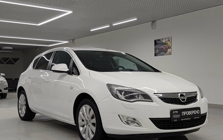 Opel Astra J, 2011 год, 700 000 рублей, 3 фотография