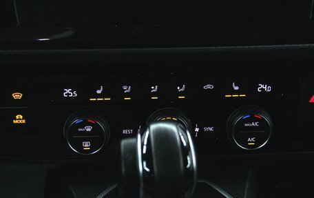 Volkswagen Multivan T6 рестайлинг, 2019 год, 4 986 000 рублей, 27 фотография