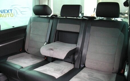 Volkswagen Multivan T6 рестайлинг, 2019 год, 4 986 000 рублей, 32 фотография