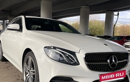 Mercedes-Benz E-Класс, 2020 год, 3 150 000 рублей, 4 фотография