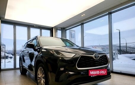 Toyota Highlander, 2022 год, 5 490 000 рублей, 2 фотография