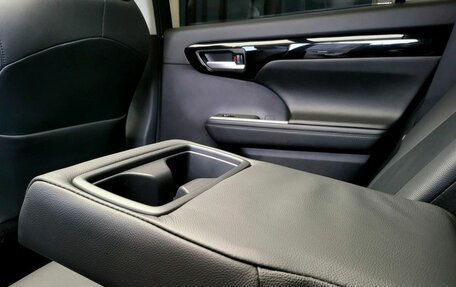 Toyota Highlander, 2022 год, 5 490 000 рублей, 12 фотография