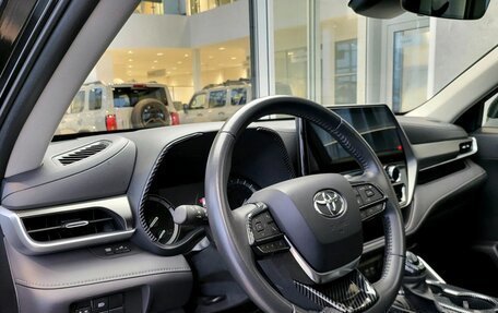 Toyota Highlander, 2022 год, 5 490 000 рублей, 16 фотография