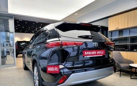 Toyota Highlander, 2022 год, 5 490 000 рублей, 5 фотография