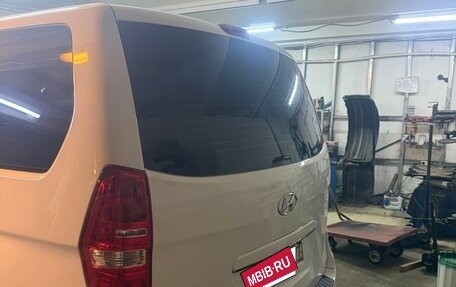 Hyundai Grand Starex Grand Starex I рестайлинг 2, 2007 год, 1 750 000 рублей, 13 фотография