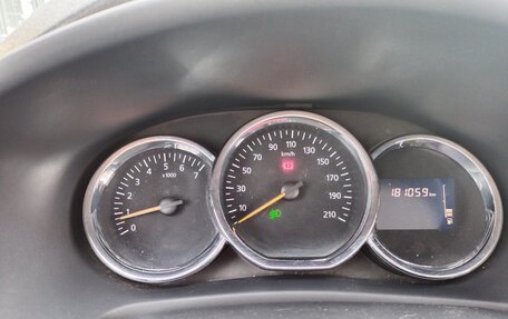 Renault Sandero II рестайлинг, 2014 год, 630 000 рублей, 2 фотография