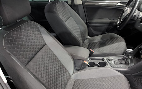 Volkswagen Tiguan II, 2018 год, 2 550 000 рублей, 24 фотография