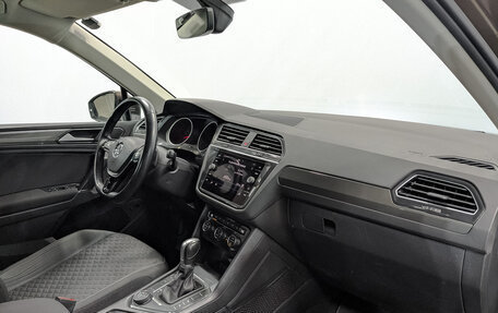 Volkswagen Tiguan II, 2018 год, 2 550 000 рублей, 13 фотография