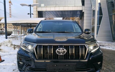 Toyota Land Cruiser Prado 150 рестайлинг 2, 2018 год, 7 290 000 рублей, 2 фотография