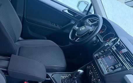 Volkswagen Tiguan II, 2018 год, 2 600 000 рублей, 6 фотография