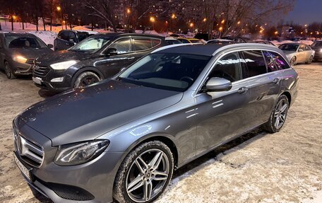 Mercedes-Benz E-Класс, 2017 год, 2 600 000 рублей, 3 фотография