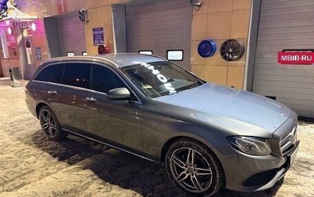 Mercedes-Benz E-Класс, 2017 год, 2 600 000 рублей, 4 фотография