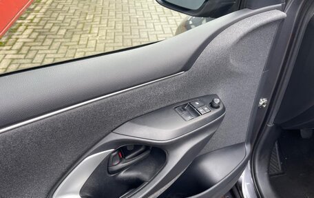 Toyota Yaris, 2022 год, 1 317 000 рублей, 3 фотография