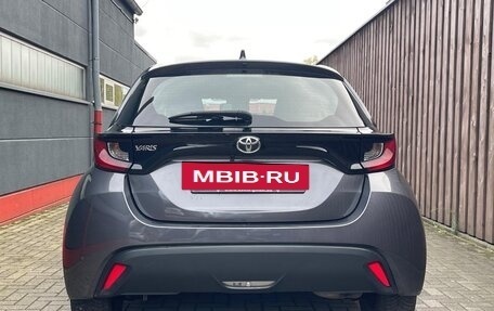 Toyota Yaris, 2022 год, 1 317 000 рублей, 7 фотография