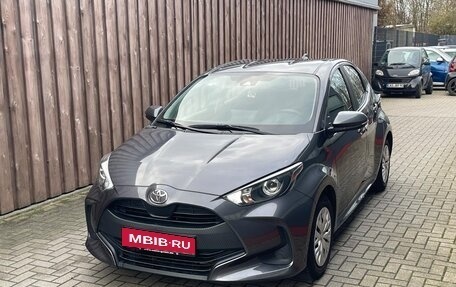 Toyota Yaris, 2022 год, 1 317 000 рублей, 1 фотография