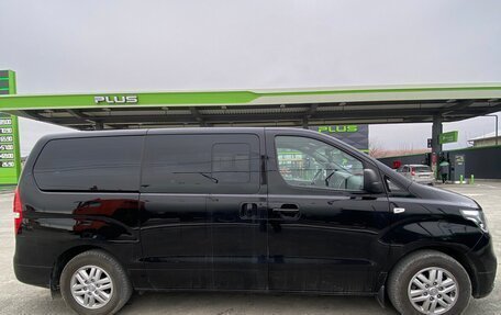 Hyundai Grand Starex Grand Starex I рестайлинг 2, 2020 год, 3 350 000 рублей, 3 фотография