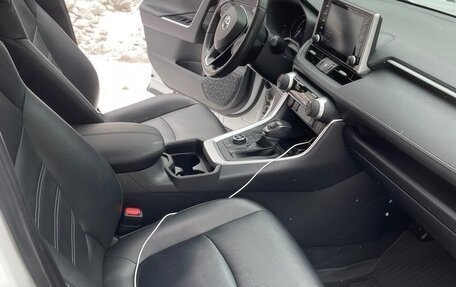 Toyota RAV4, 2021 год, 3 850 000 рублей, 8 фотография