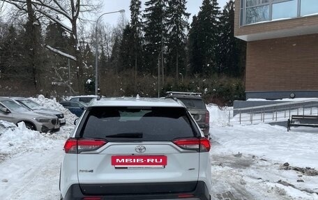 Toyota RAV4, 2021 год, 3 850 000 рублей, 5 фотография