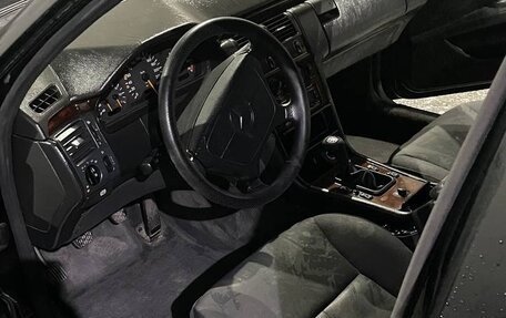 Mercedes-Benz E-Класс, 1995 год, 370 000 рублей, 4 фотография