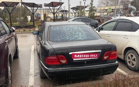 Mercedes-Benz E-Класс, 1995 год, 370 000 рублей, 2 фотография