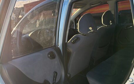 Honda Jazz I рестайлинг, 2006 год, 600 000 рублей, 17 фотография