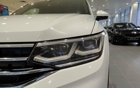 Volkswagen Tiguan II, 2021 год, 3 450 000 рублей, 21 фотография