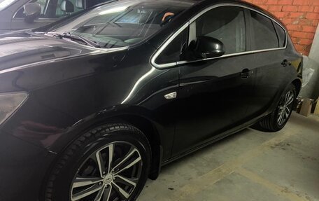 Opel Astra J, 2010 год, 730 000 рублей, 2 фотография