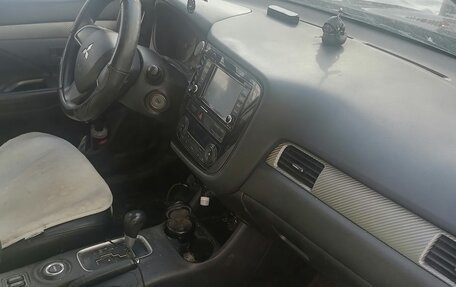 Mitsubishi Outlander III рестайлинг 3, 2014 год, 1 250 000 рублей, 4 фотография