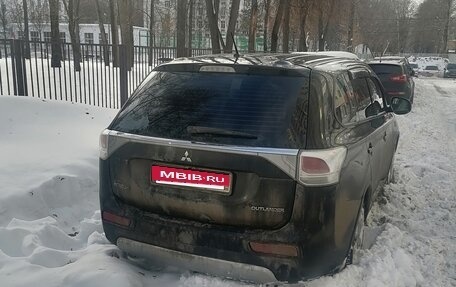 Mitsubishi Outlander III рестайлинг 3, 2014 год, 1 250 000 рублей, 2 фотография