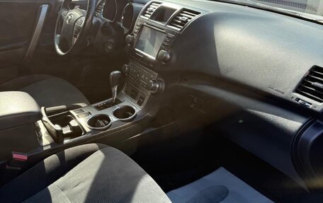 Toyota Highlander III, 2013 год, 2 200 000 рублей, 7 фотография