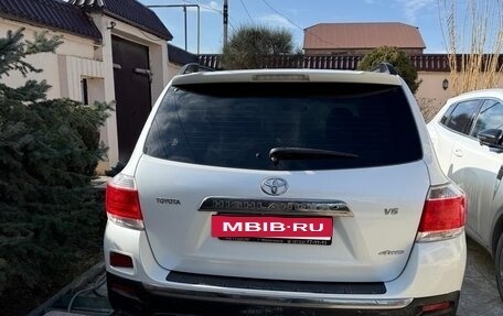 Toyota Highlander III, 2013 год, 2 200 000 рублей, 2 фотография