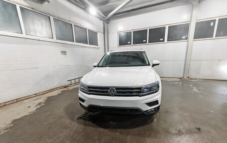 Volkswagen Tiguan II, 2018 год, 2 450 000 рублей, 3 фотография