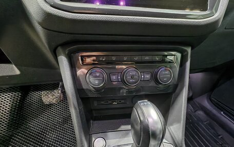 Volkswagen Tiguan II, 2018 год, 2 450 000 рублей, 13 фотография